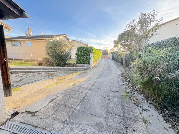 PAMIERS À VENDRE: VILLA DE PLAIN PIED DE TYPE 4 AVEC GARAGE ANNEXE ET JARDIN