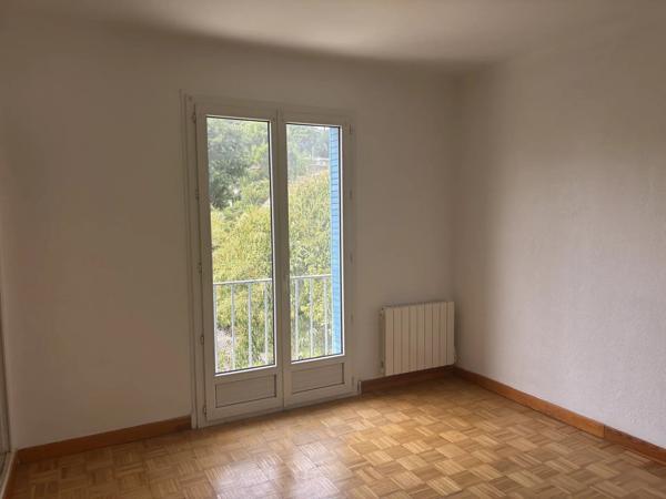 Vente                                                      Appartement
                        
                     4 pièces                      70 m2                     à Villeneuve-Lès-Avignon