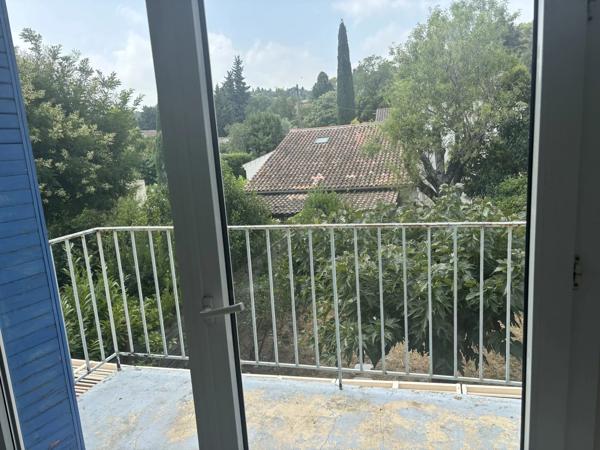 Vente                                                      Appartement
                        
                     4 pièces                      70 m2                     à Villeneuve-Lès-Avignon