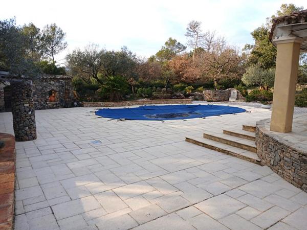 Villa T4 sur 4300m² avec piscine - Rougiers