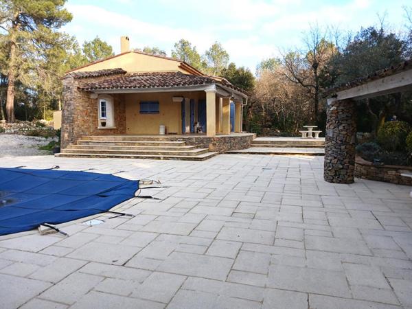 Villa T4 sur 4300m² avec piscine - Rougiers