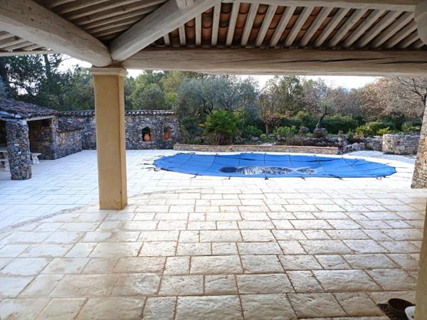 Villa T4 sur 4300m² avec piscine - Rougiers