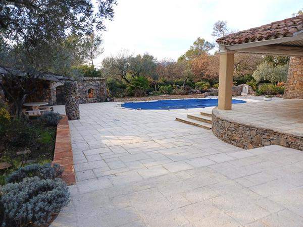 Villa T4 sur 4300m² avec piscine - Rougiers