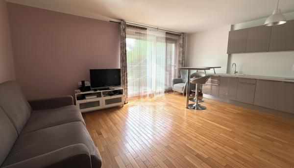 Appartement T1 à vendre à Bussy Saint Georges  32 m² et place de parking en sous sol !