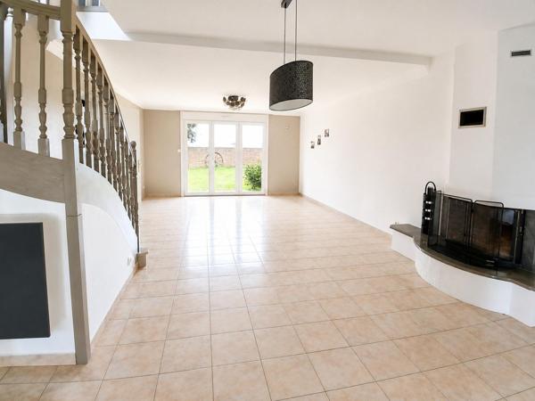 VILLA FAMILIALE INDIVIDUELLE DE PRESTIGE EN SEMI PLAIN-PIED DE 262 M² SUR UNE PARCELLE DE PLUS DE 2 000 M²