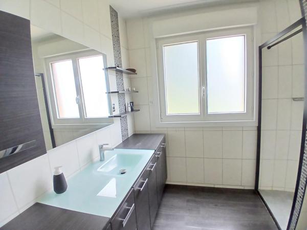 VILLA FAMILIALE INDIVIDUELLE DE PRESTIGE EN SEMI PLAIN-PIED DE 262 M² SUR UNE PARCELLE DE PLUS DE 2 000 M²