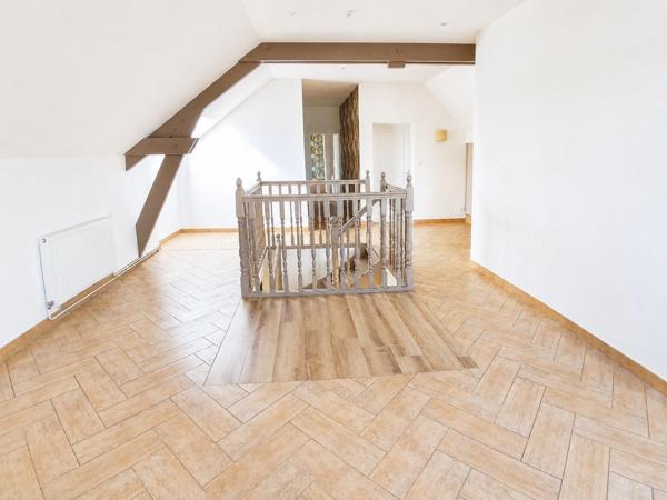 VILLA FAMILIALE INDIVIDUELLE DE PRESTIGE EN SEMI PLAIN-PIED DE 262 M² SUR UNE PARCELLE DE PLUS DE 2 000 M²
