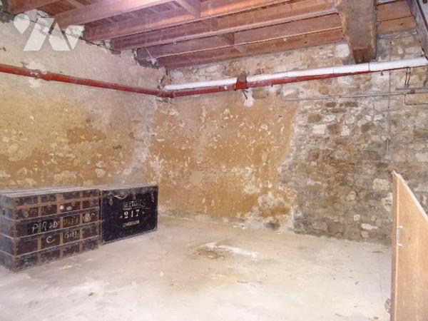 Chauvigny, au c?ur de la cité médiévale, garage en deux parties pour une surface totale de 61 m...