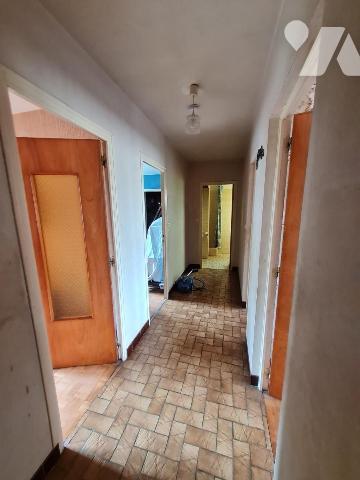 À Vendre à Réguiny Maison située à 2 minutes des commodités et services 
