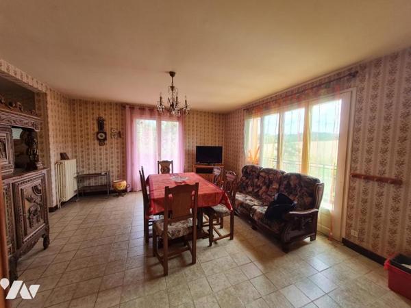 À Vendre à Réguiny Maison située à 2 minutes des commodités et services 