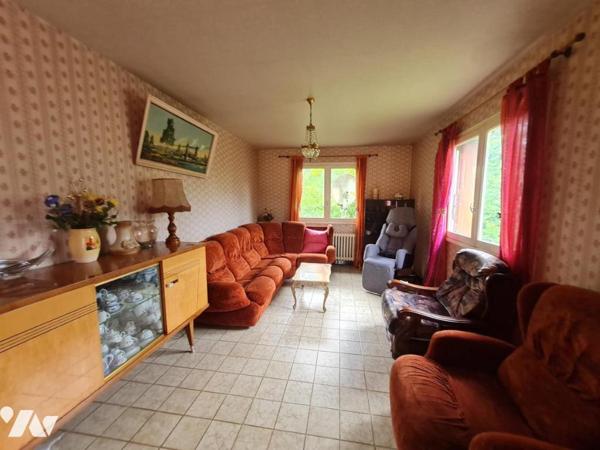 À Vendre à Réguiny Maison située à 2 minutes des commodités et services 