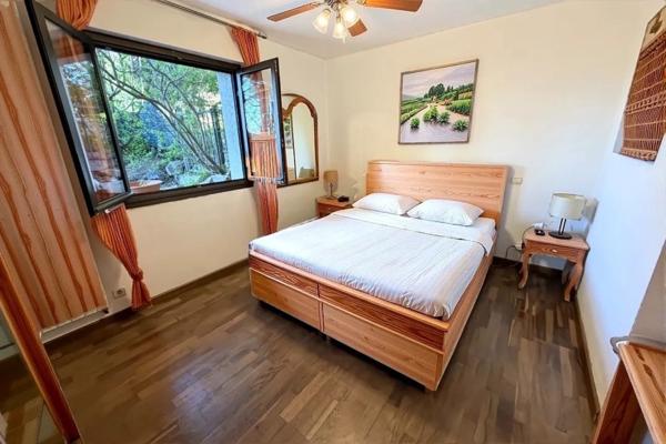 Proche AJACCIO, commune de BASTELICACCIA (20), bel appartement T5 avec terrasse, parking, cave, vue mer...