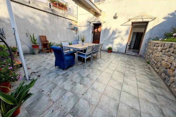 Proche AJACCIO, commune de BASTELICACCIA (20), bel appartement T5 avec terrasse, parking, cave, vue mer...