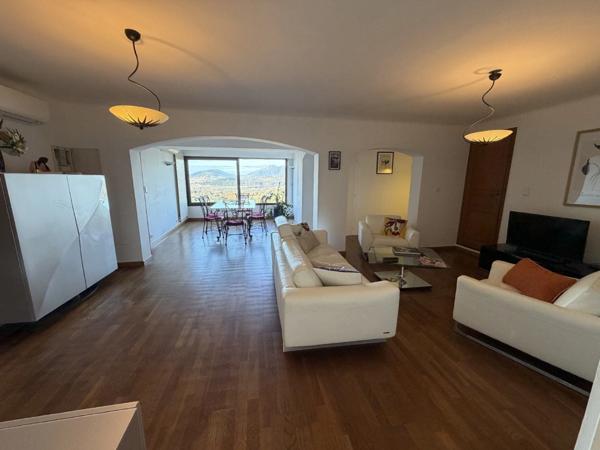 Proche AJACCIO, commune de BASTELICACCIA (20), bel appartement T5 avec terrasse, parking, cave, vue mer...