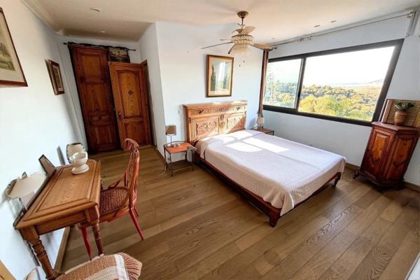 Proche AJACCIO, commune de BASTELICACCIA (20), bel appartement T5 avec terrasse, parking, cave, vue mer...