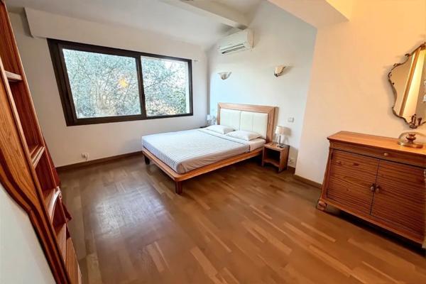 Proche AJACCIO, commune de BASTELICACCIA (20), bel appartement T5 avec terrasse, parking, cave, vue mer...