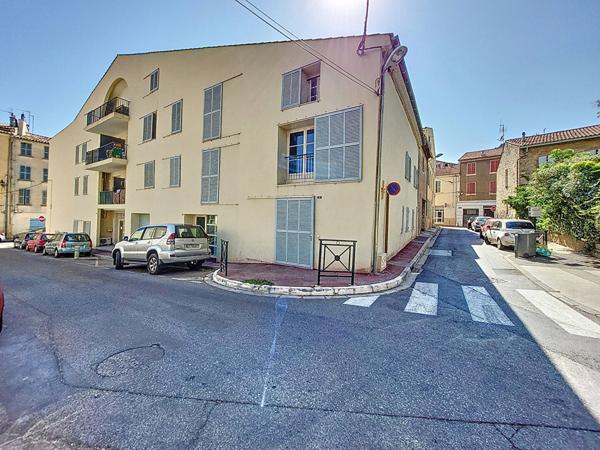 Hyères (83400) À vendre : Appartement 4 pièces à Hyères - Référence VA1265-MA0616