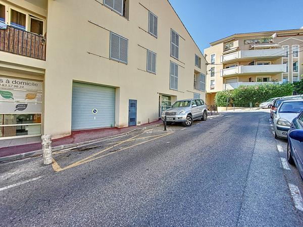 Hyères (83400) À vendre : Appartement 4 pièces à Hyères - Référence VA1265-MA0616