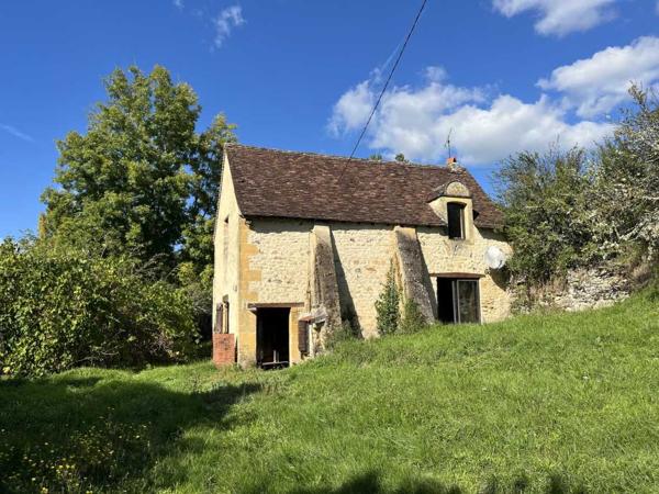 Maison ancienne - Montignac-lascaux En Périgord Noir, sur les hauteurs de Plazac, petite maison en pierre à rénover avec jardin et dépendance.
