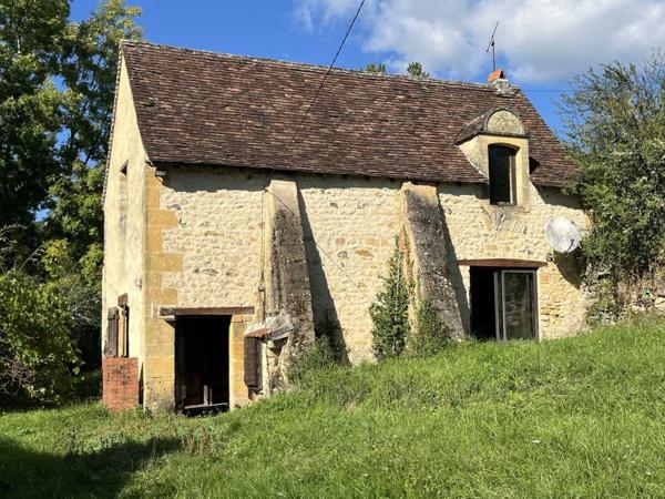 Maison ancienne - Montignac-lascaux En Périgord Noir, sur les hauteurs de Plazac, petite maison en pierre à rénover avec jardin et dépendance.