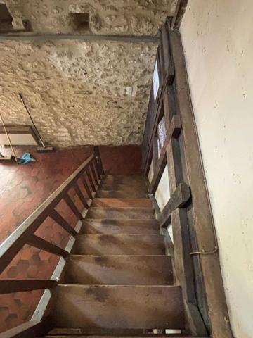 Maison ancienne - Montignac-lascaux En Périgord Noir, sur les hauteurs de Plazac, petite maison en pierre à rénover avec jardin et dépendance.