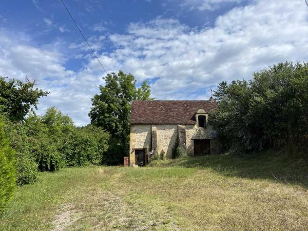 Maison ancienne - Montignac-lascaux En Périgord Noir, sur les hauteurs de Plazac, petite maison en pierre à rénover avec jardin et dépendance.