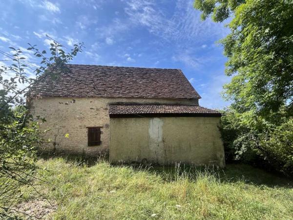 Maison ancienne - Montignac-lascaux En Périgord Noir, sur les hauteurs de Plazac, petite maison en pierre à rénover avec jardin et dépendance.