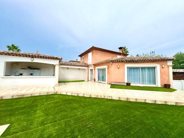 FRÉJUS-domaine résidentiel au calme-villa avec dépendance et piscine sur 1340m2 terrain