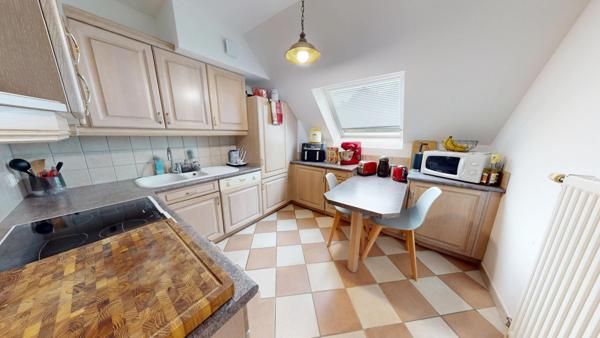 À vendre à Brunstatt : F3 de 77 m² au dernier étage, terrasse 18 m², vue Vosges, garage et ascenseur