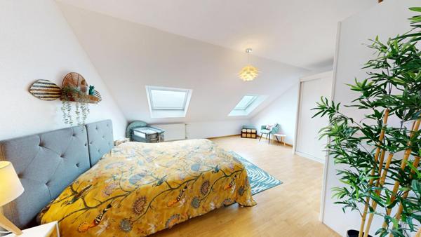 À vendre à Brunstatt : F3 de 77 m² au dernier étage, terrasse 18 m², vue Vosges, garage et ascenseur