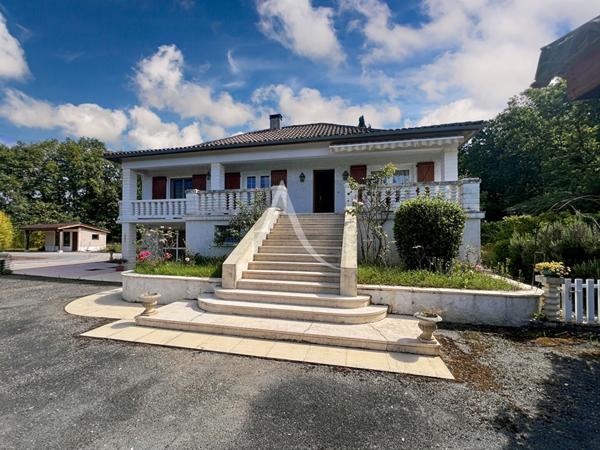 Maison avec piscine .. proche de toutes les commodités