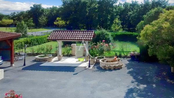 Maison avec piscine .. proche de toutes les commodités