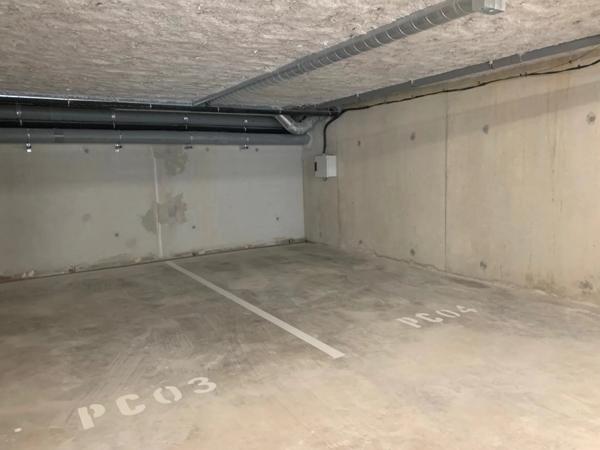Location                                                      Parking
                        
                                         12 m2                     à Perpignan