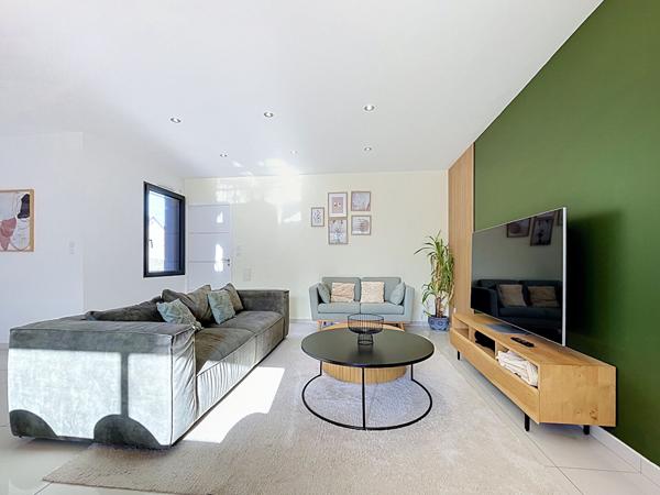 LONGUÉ-JUMELLES - MAISON CONTEMPORAINE AVEC PISCINE, 5 CHAMBRES ET PLUS DE 184 M² HABITABLES