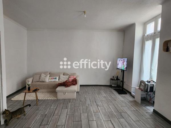 Immeuble
         13 pièces
        - 250 m² Exclusivité 310 000 € *
