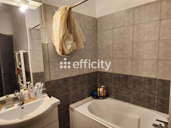 Immeuble
         13 pièces
        - 250 m² Exclusivité 310 000 € *