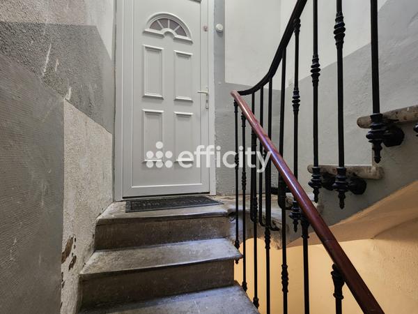 Immeuble
         13 pièces
        - 250 m² Exclusivité 310 000 € *