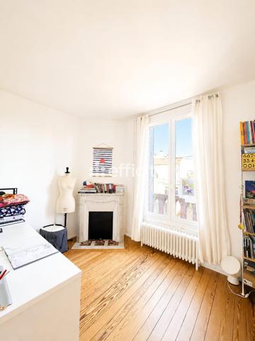 Maison
         6 pièces
        - 125 m² 770 000 € *