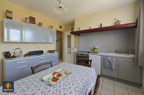 Vente                                                      Maison
                        
                     4 pièces                      97 m2                     à Niort