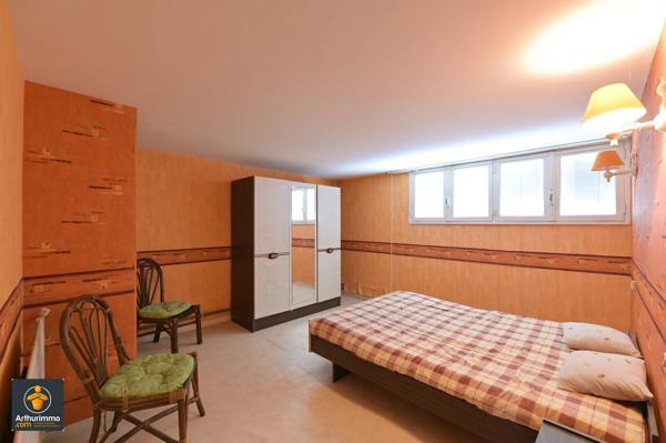 Vente                                                      Maison
                        
                     4 pièces                      97 m2                     à Niort