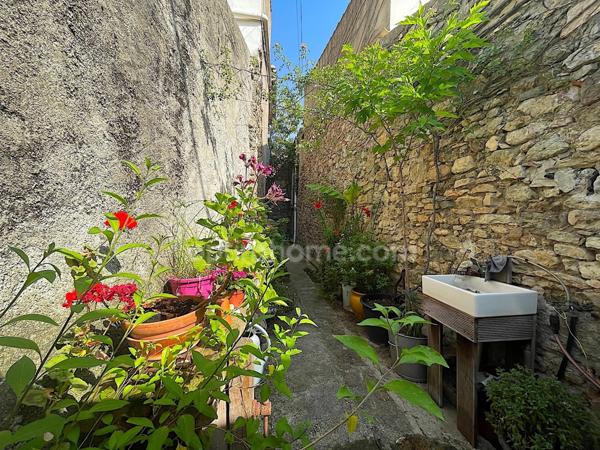 Maison de village 2 chambres avec terrasse.