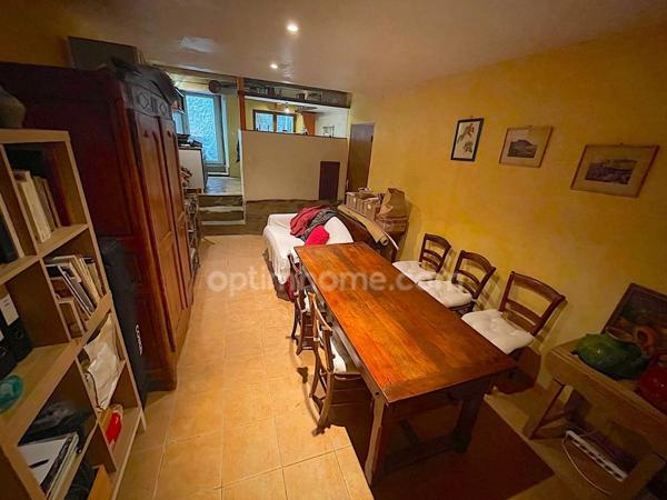 Maison de village 2 chambres avec terrasse.