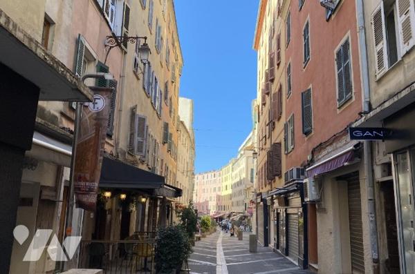 Joli petit appartement (entièrement meublé) T2 de 45,75m2 habitables (rue Fesch) à AJACCIO, en Corse