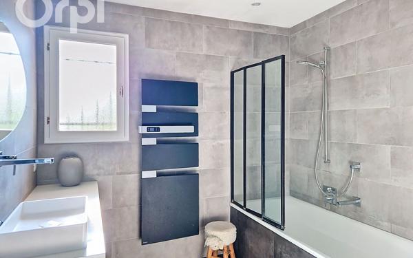 Maison à vendre    5 pièces • 157 m2 Monnetier-Mornex