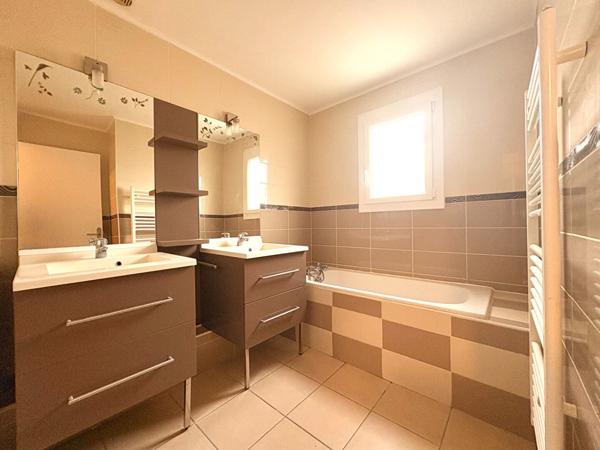 MAISON DE 4 PIECES A VENDRE A PLAISIR  77 m2