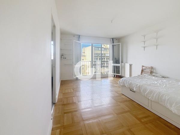 PARIS 11ème MÉTRO VOLTAIRE - STUDIO LUMINEUX ÉTAGE ÉLEVÉ