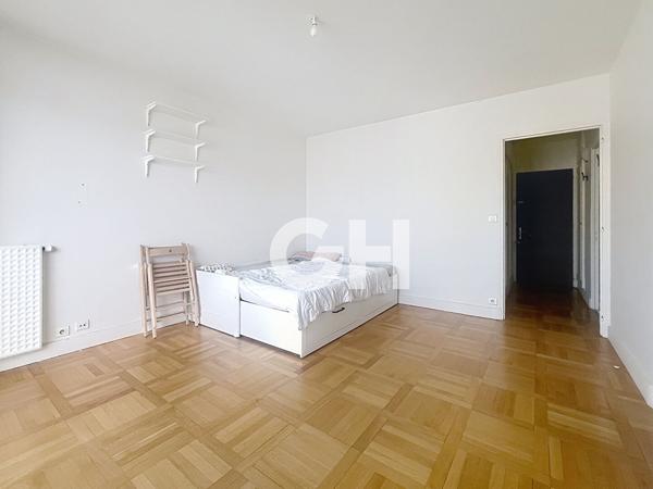 PARIS 11ème MÉTRO VOLTAIRE - STUDIO LUMINEUX ÉTAGE ÉLEVÉ