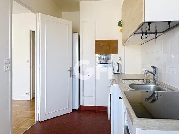 PARIS 11ème MÉTRO VOLTAIRE - STUDIO LUMINEUX ÉTAGE ÉLEVÉ