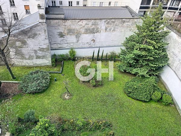 PARIS 11ème MÉTRO VOLTAIRE - STUDIO LUMINEUX ÉTAGE ÉLEVÉ