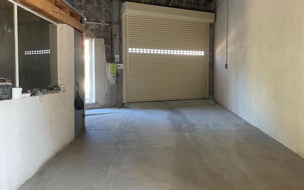 Stationnement à louer    200 m2 Visan